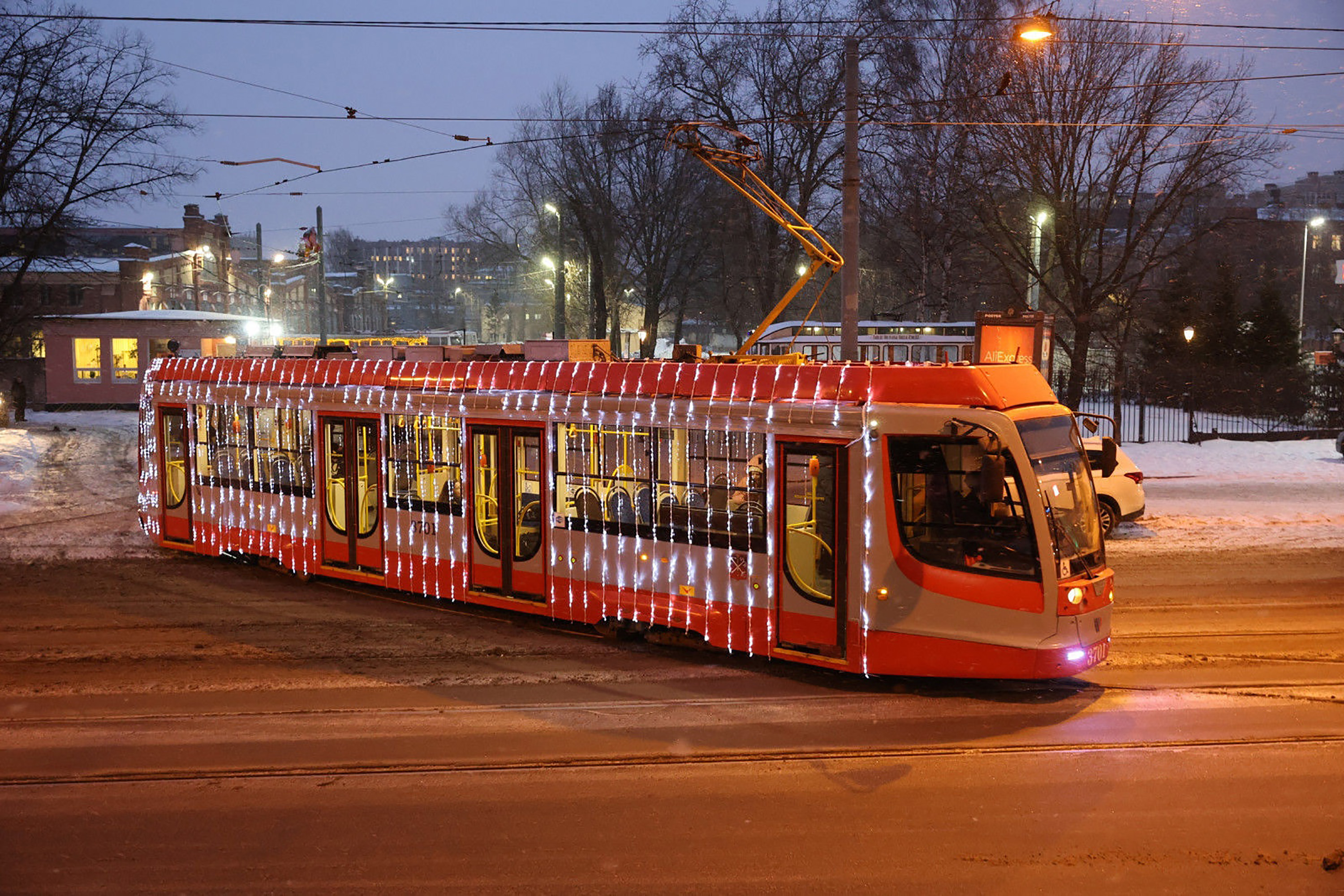 Украшение трамваев в Санкт-Петербурге