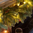 Еловый шлейф с ягодами и гирляндой 1,8м, теплое белое свечение 30 LED, 31В, литой NEON-NIGHT